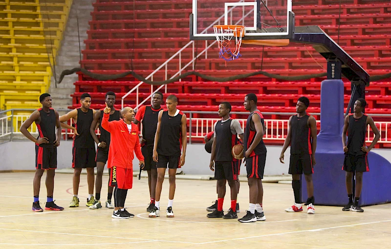 Treino da selecção de basquetebol em Sub-18