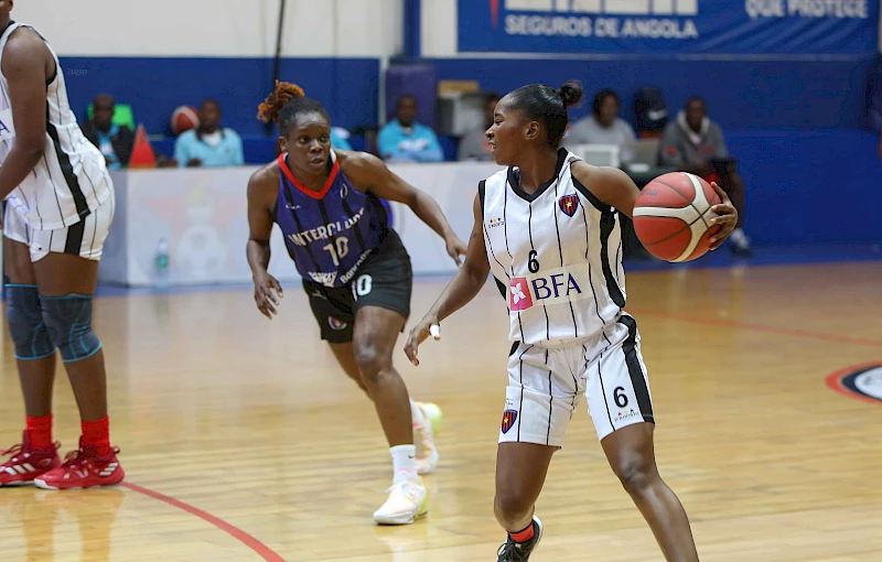 Ingvild Macuaro (blue) elected MVP of Angola's senior basketball championship