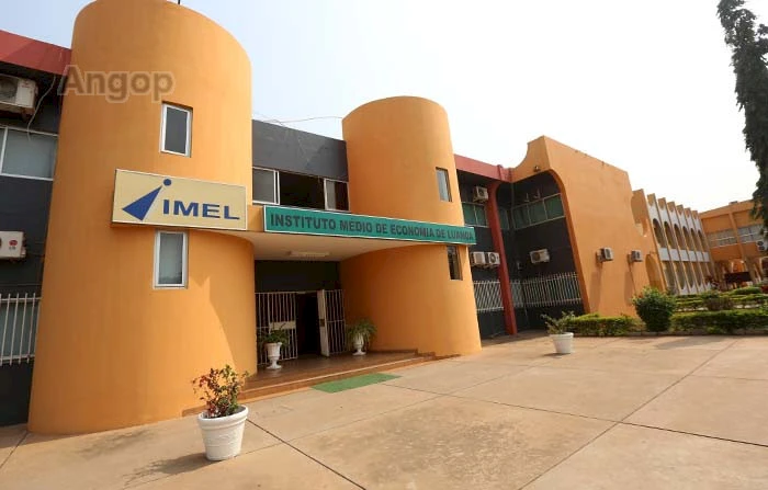 Instituto Médio de Economia de Luanda -IMEL