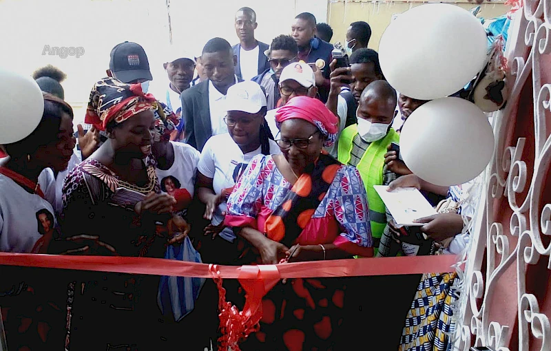 Presidente do PHA Florbela Malaquias, inaugura sede em Saurimo