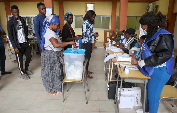 Votantes en el colegio electoral