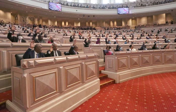 Deputados da Assembleia Nacional tomam posse