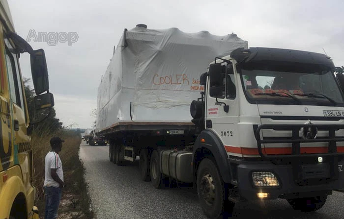 Segunda fase da. chegada dos equipamentos da refinaria de Cabinda, via Ponta Negra