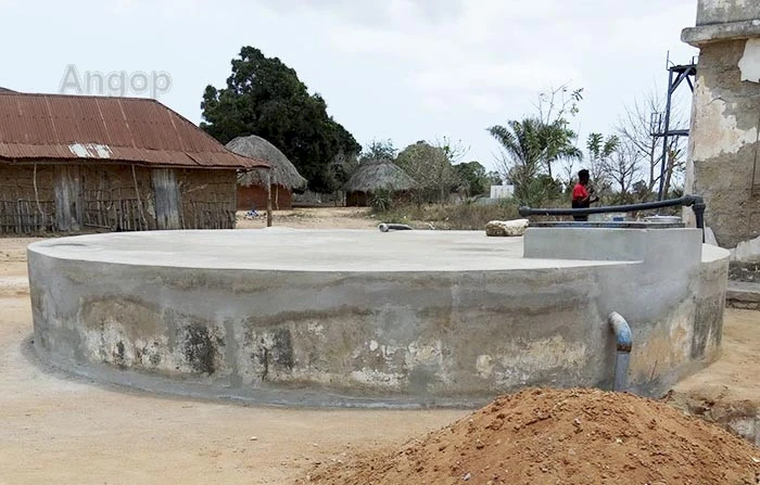 Tanque de 50 metros cúbicos de água no Calele ( Porto Amboim)