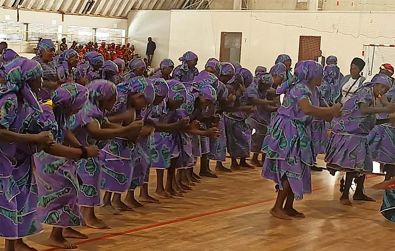 Palco da dança tradicional exibe cultura e arte dos ovimbundos