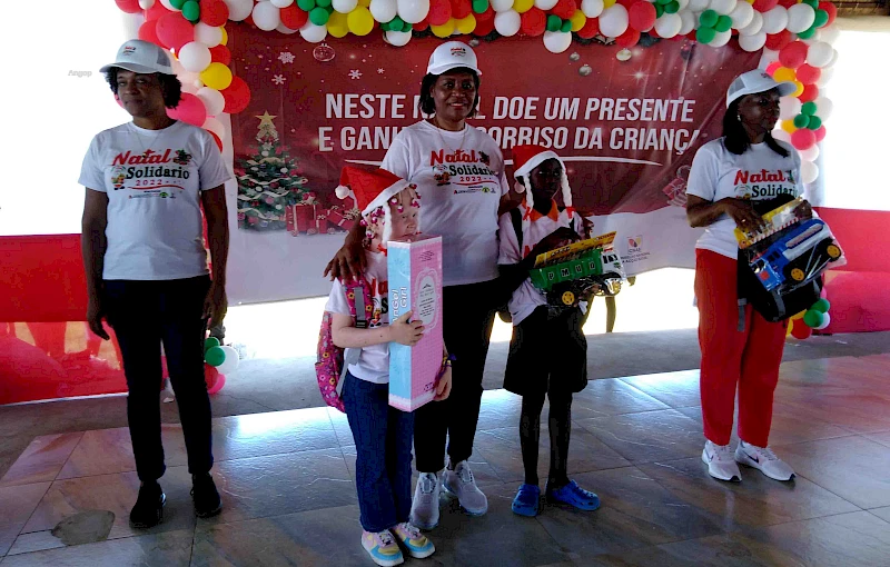 Minister Ana Paula do Sacramento Neto (C) during Christmas Solidarity