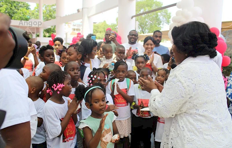 Vice President socialises with children