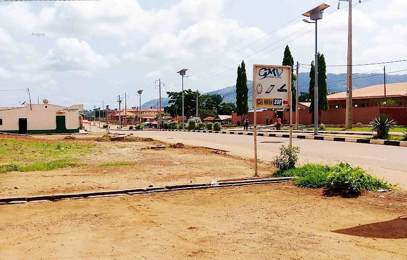 Vista da vila do Cuimba na província do Zaire