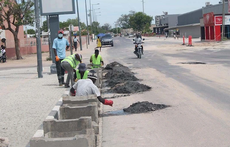 Limpeza de esgoto da cidade de Ondjiva