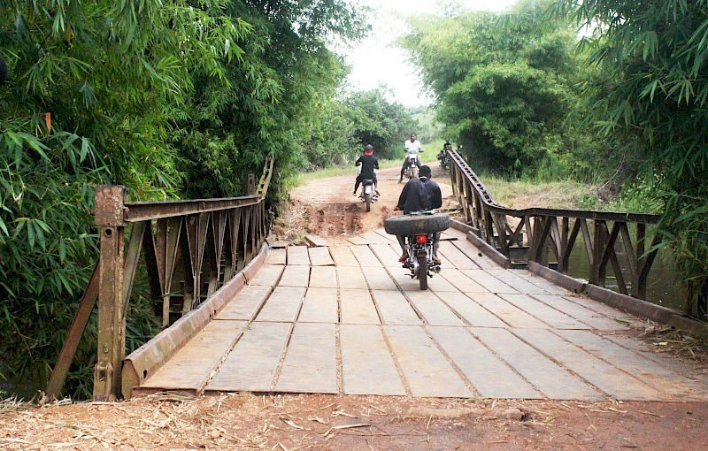 Ponte sobre o rio lombe