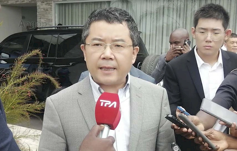 Embaixador da China em Angola, Gong Tao, fala à imprensa durante visita de trabalho à província do Cunene