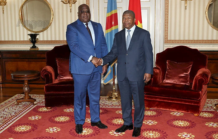 Presidente João Lourenço (à dir.) com homólogo da RDC, Félix Tshisekedi