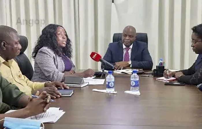 Encontro entre deputados e governador do Uíge, José Carvalho da Rocha