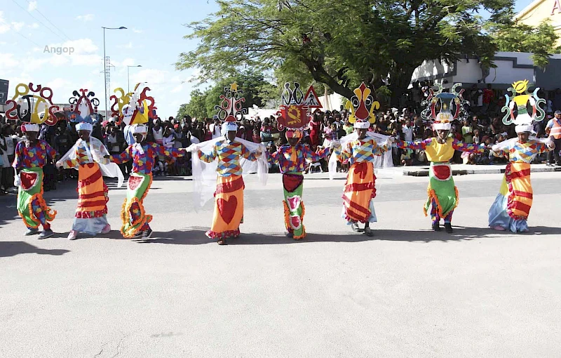 Grupo carnavalesco na província do Cunene