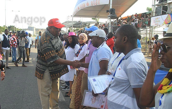 Le ministre de la Culture et du Tourisme, Filipe Zau lors du carnaval de Luanda