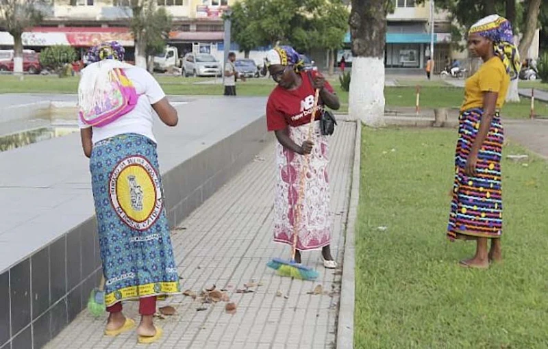 Mulheres religiosas realizam campanha limpeza na cidade do Huambo