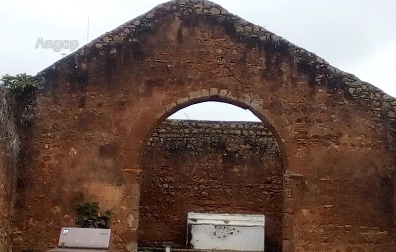 Ruinas da Antiga Sé Catedral Catolica Kulumbimbi