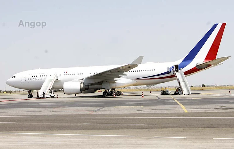 Avión de compañía francesa “Air France” en el aeropuerto 4 de Febrero