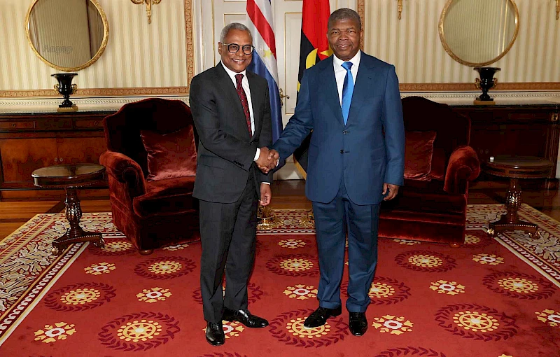 President João Lourenço (R) and Cabo Verde counterpart, José Maria Neves