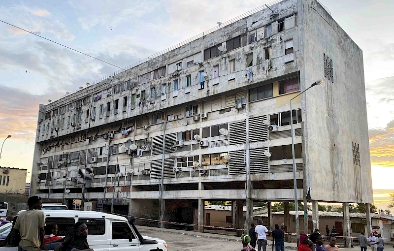 Edificio Lote 1 en barrio Prenda en mal estado