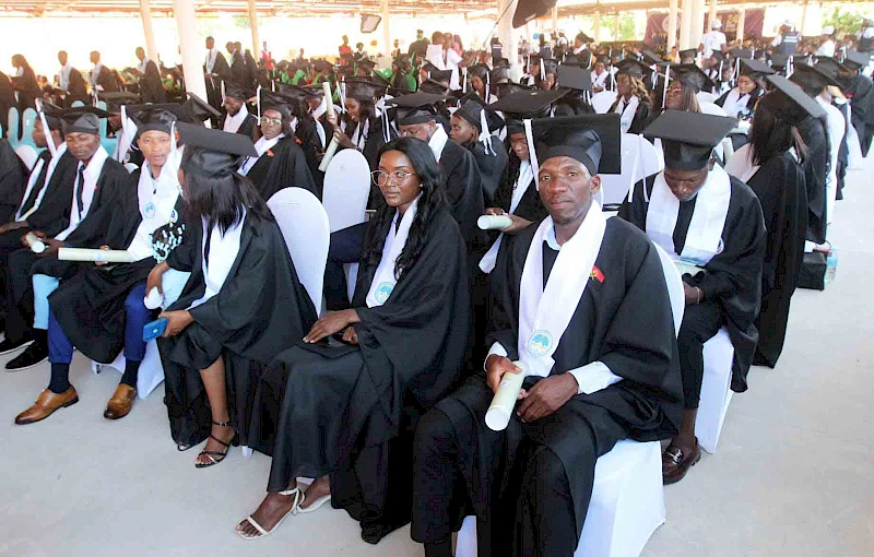 Estudantes diplomados no Cunene