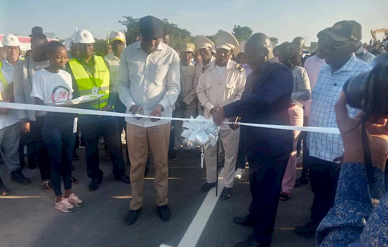 Inauguração a nova ponte sobre o rio Mueji no Dondo