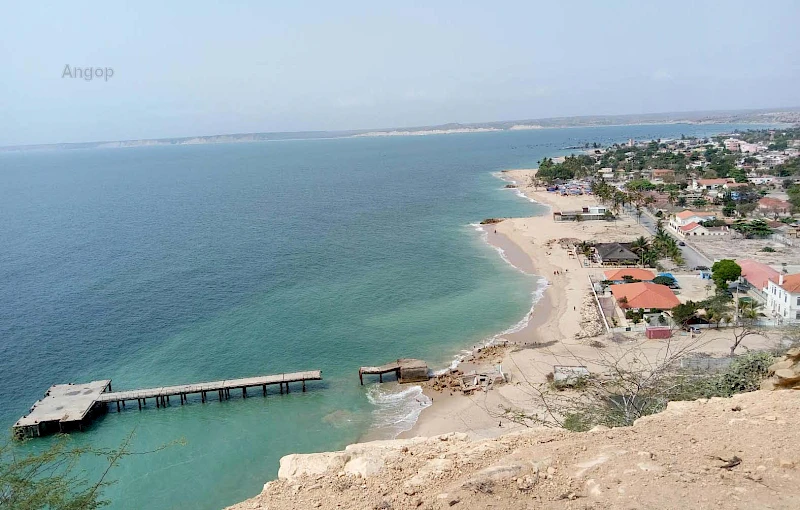 zona costeira da cidade do Porto Amboim