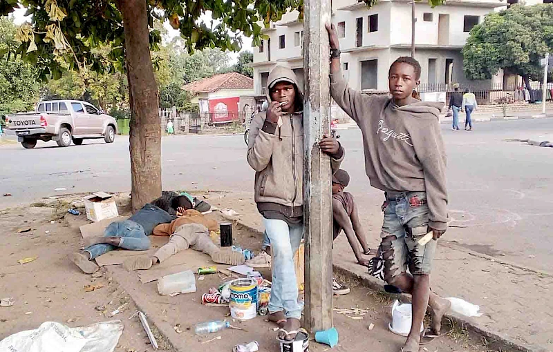 Adolescentes na condição de pedintes nas ruas da cidade do Huambo