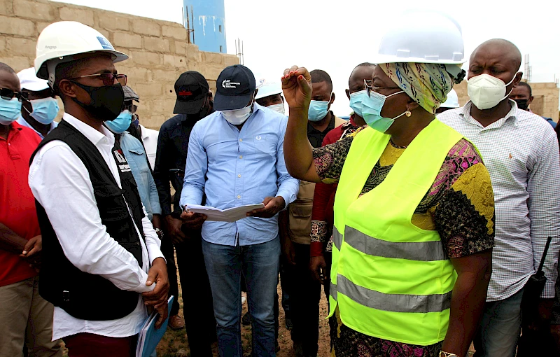 Cunene: Governadora provincial, Gerdina Didalelwa visita obras no quadro da implementação do  PIIM