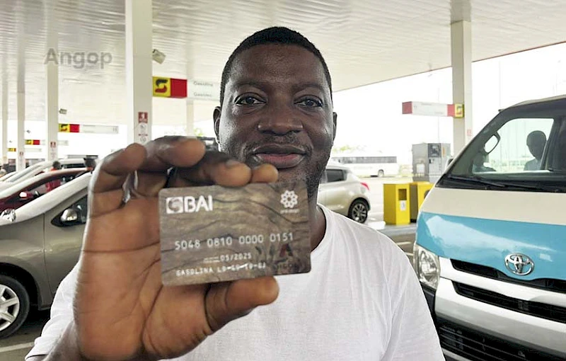 Taxi drivers receive fuel cards