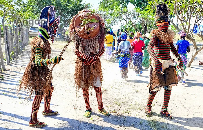 Exibição da dança tradicional luvale