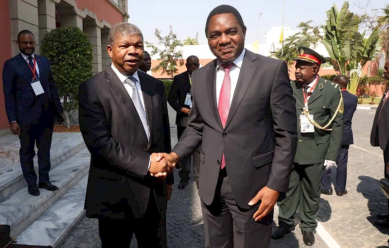 President João Lourenço (left) and Zambian counterpart, Hakainde Hichilema.