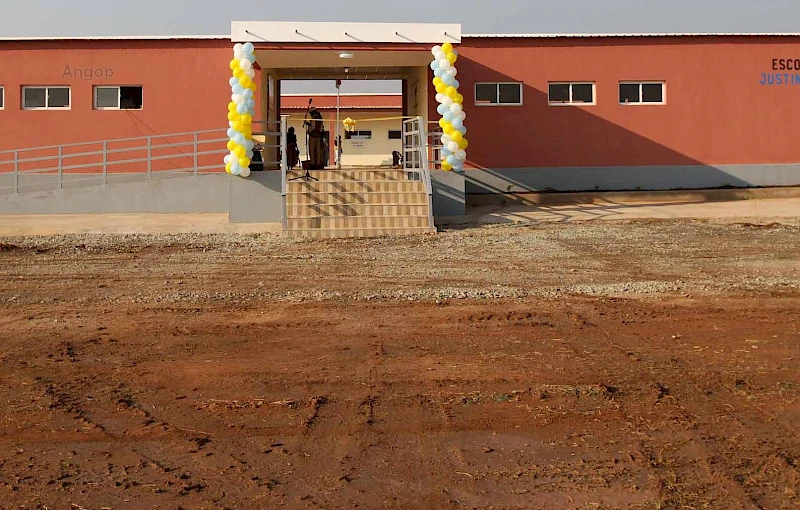 Inauguração da escola primária Justino Kavipokoto