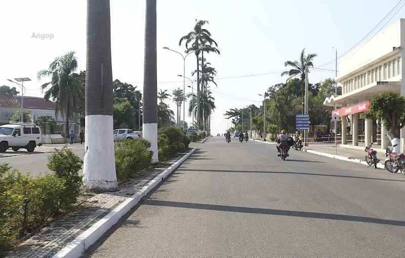 Pormenor de uma rua da cidade do Cubal