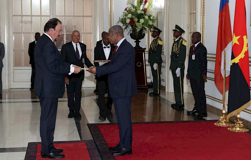 Le Président João Lourenço reçoit les lettres de créance de l'ambassadeur du Chili.