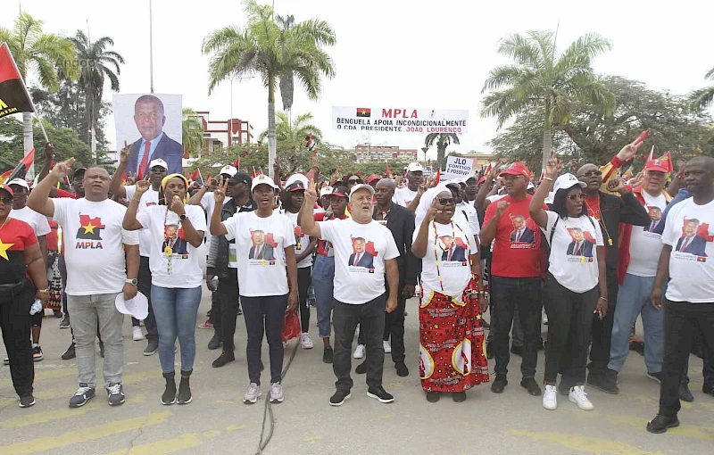 Marcha organizada pelo comité provincial do MPLA em Benguela