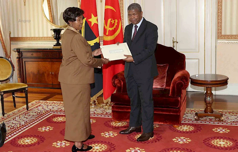 President João Lourenço receives message from Zimbabwean counterpart