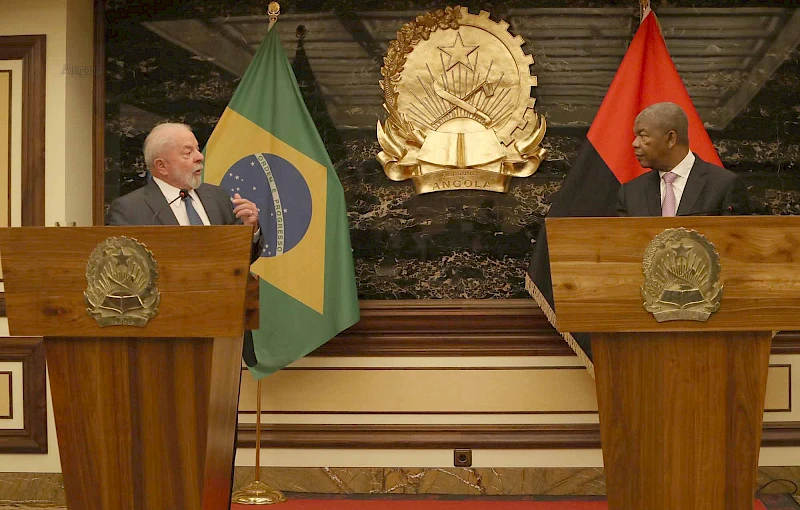 President of Brazil Lula da Silva (L.) along with counterpart João Lourenço