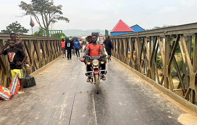 Ponte que dá acesso a  RDC - Luvo