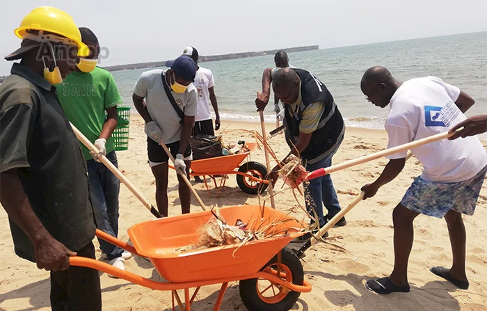 Lançamento do projecto "Oceano Azul" na praia da Barra do Dande, Bengo