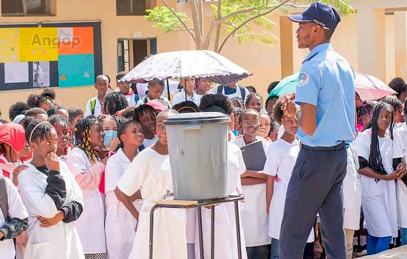 Palestra em escola do Lubango