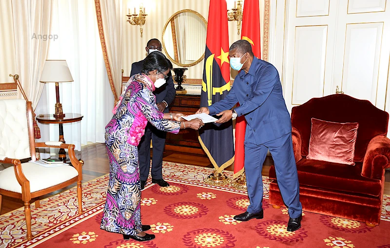 Le Chef de l'Etat angolais, João Lourenço reçoit en audience la ministre des Affaires étrangères de la RDC, Marie Tumba Nzeza