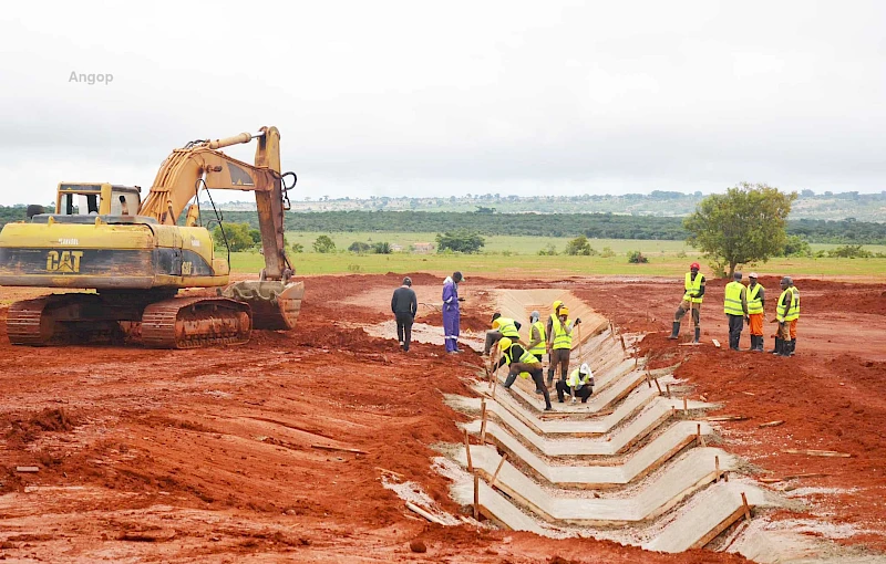 Obras de estancamento de ravinas na Huíla