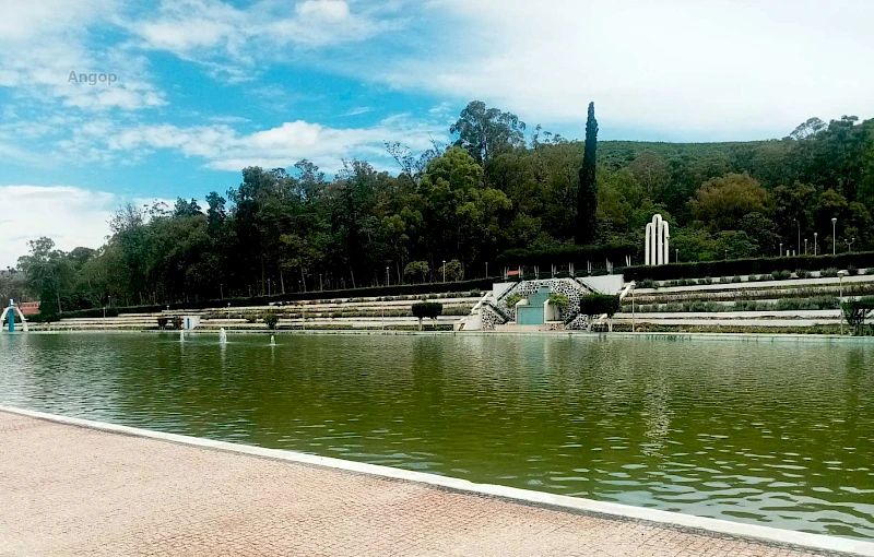 Piscina de Nossa Senhora do Monte, no Lubango