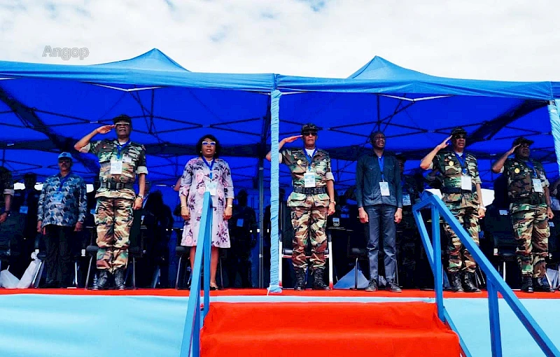 Mesa de presidiu do acto nacional do Dia da Força Aérea Nacional no Cunene