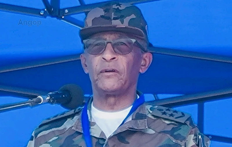 Chefe do Estado-Maior General das FAA, General de Aviação Altino Carlos, José dos Santos