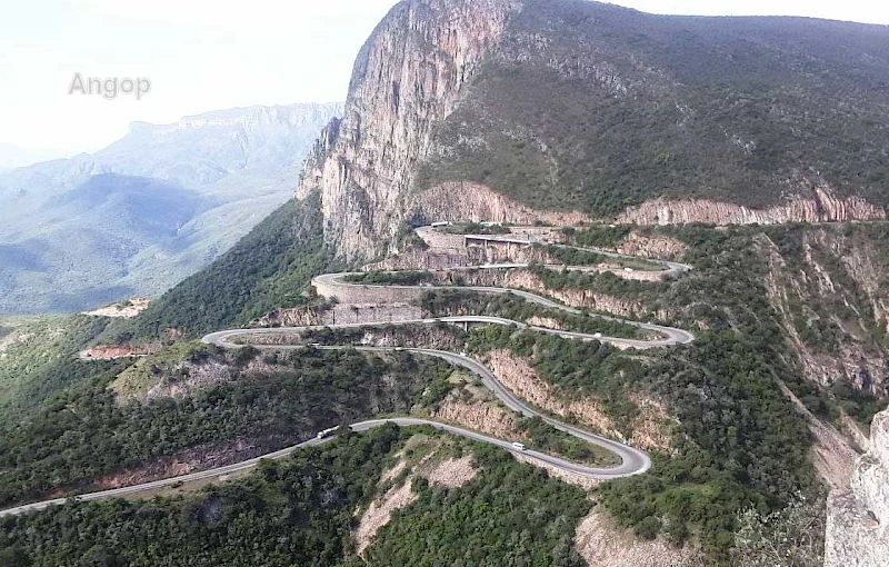 Serra da Leba vista do miradouro da Huíla