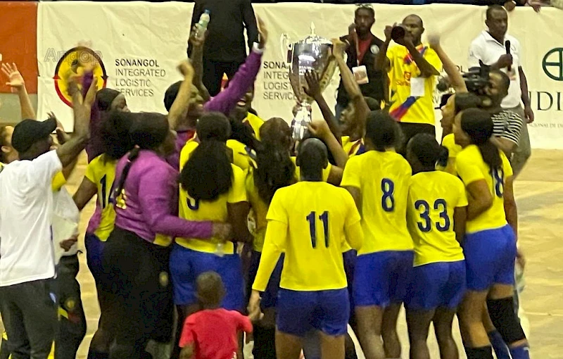 Equipa de andebol do Petro de Luanda vence Super Taça ´Francisco de Almeida`