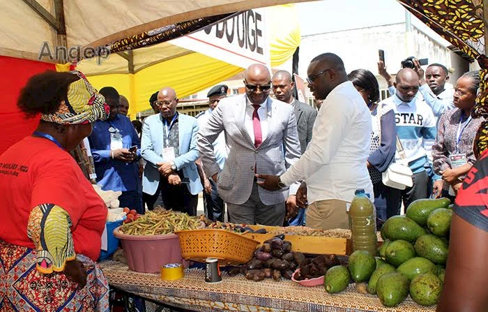 Governador do Uíge, José Carvalho da Rocha, inaugura Feira Agricola Regional no Município do Uíge