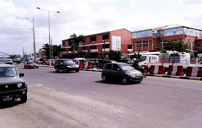 Rua dos Comandos, Administração Municipal do Cazenga